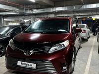 Toyota Sienna 2017 годаfor13 300 000 тг. в Астана