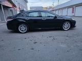 Toyota Camry 2018 годаүшін14 000 000 тг. в Шымкент – фото 2