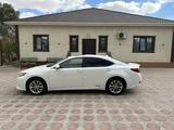 Lexus ES 300h 2013 года за 9 000 000 тг. в Жанаозен – фото 4