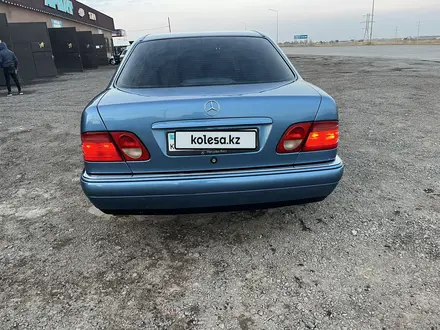 Mercedes-Benz E 320 1998 года за 3 000 000 тг. в Тараз – фото 3