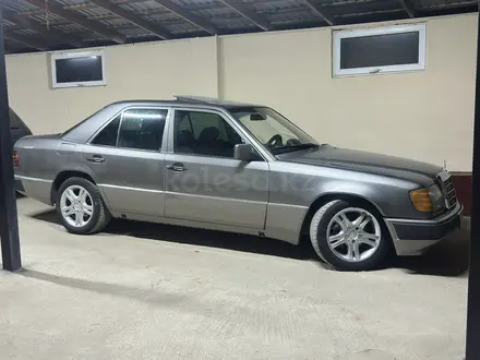 Mercedes-Benz E 230 1993 года за 1 350 000 тг. в Алматы – фото 4
