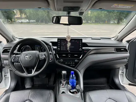 Toyota Camry 2021 года за 13 000 000 тг. в Алматы – фото 12