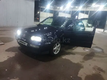 Volkswagen Golf 1997 года за 2 000 000 тг. в Алматы – фото 30