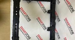 БАМПЕРА РЕШЕТКИ МОЛДИНГИ ФАРЫ РАДИАТОРЫ НАКЛАДКИ НА RAV4. за 1 000 тг. в Алматы – фото 3