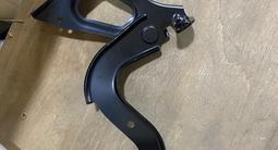 БАМПЕРА РЕШЕТКИ МОЛДИНГИ ФАРЫ РАДИАТОРЫ НАКЛАДКИ НА RAV4. за 1 000 тг. в Алматы – фото 5