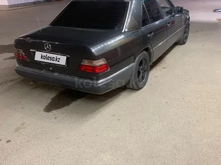 Mercedes-Benz E 220 1994 года за 2 237 972 тг. в Астана – фото 3