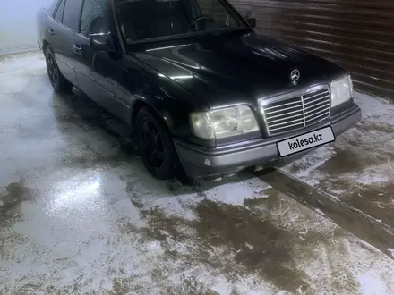 Mercedes-Benz E 220 1994 года за 2 237 972 тг. в Астана – фото 5