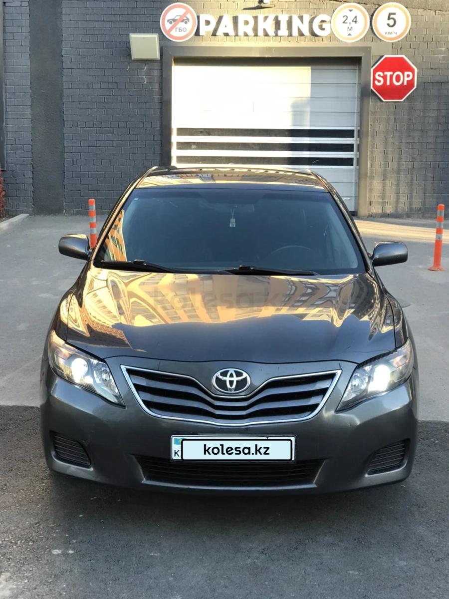 Toyota Camry 2010 г.