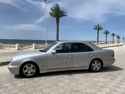 Mercedes-Benz E 320 2001 года за 3 600 000 тг. в Жанаозен – фото 18