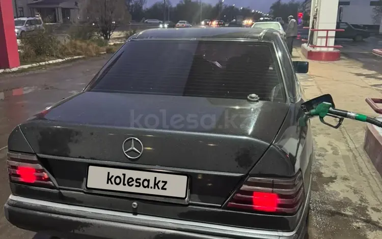 Mercedes-Benz E 200 1990 годаfor1 500 000 тг. в Астана