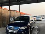 Volkswagen Passat 2005 годаfor3 500 000 тг. в Алматы