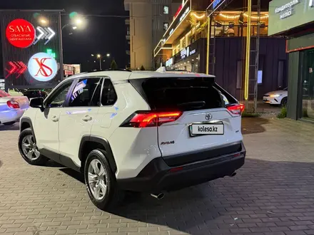 Toyota RAV4 2020 года за 12 500 000 тг. в Алматы