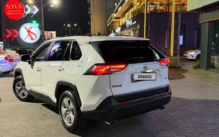 Toyota RAV4 2020 года за 12 500 000 тг. в Алматы