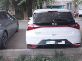 Hyundai i20 2024 года за 6 700 000 тг. в Уральск – фото 2