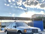 Mercedes-Benz E 200 1991 года за 1 050 000 тг. в Караганда – фото 2