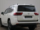 Toyota Land Cruiser 2023 года за 48 900 000 тг. в Астана – фото 3