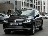 Volkswagen Touareg 2015 годаfor13 600 000 тг. в Астана