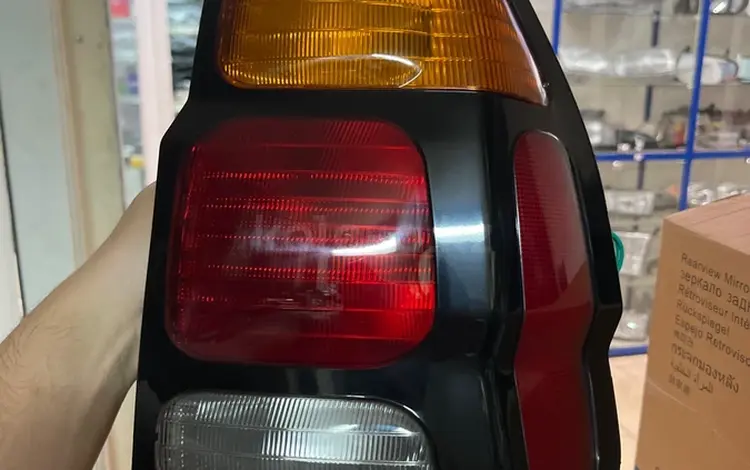 Задний правый фонарь Mitsubishi Montero Sport. за 25 000 тг. в Актобе