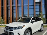 Toyota Highlander 2017 года за 14 500 000 тг. в Шымкент – фото 3