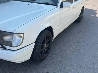 Mercedes-Benz E 230