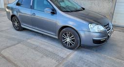 Volkswagen Jetta 2007 года за 3 450 000 тг. в Уральск – фото 2