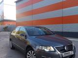 Volkswagen Passat 2005 года за 2 500 000 тг. в Уральск – фото 2