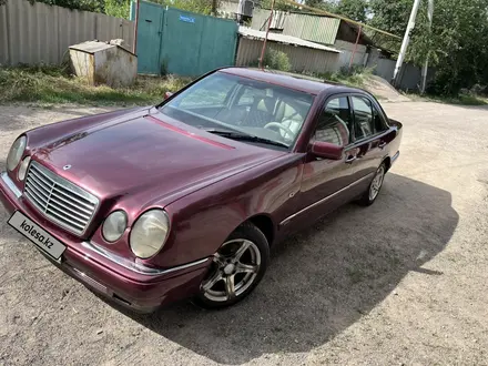 Mercedes-Benz E 230 1997 года за 2 450 000 тг. в Алматы – фото 2