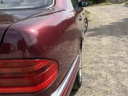 Mercedes-Benz E 230 1997 года за 2 450 000 тг. в Алматы – фото 3
