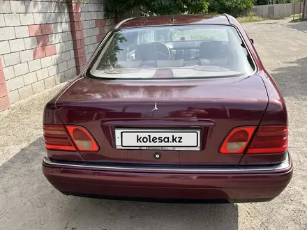 Mercedes-Benz E 230 1997 года за 2 450 000 тг. в Алматы – фото 7
