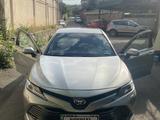 Toyota Camry 2018 года за 14 500 000 тг. в Алматы – фото 4