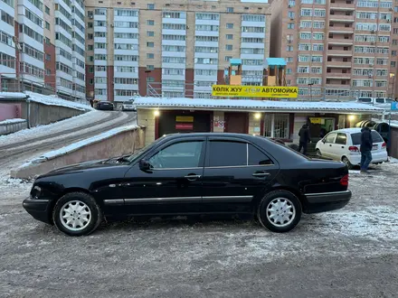 Mercedes-Benz E 230 1997 года за 3 500 000 тг. в Астана – фото 2