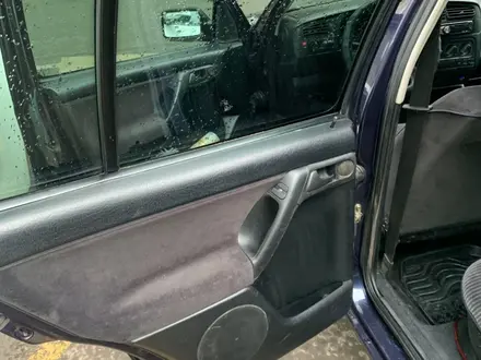 Volkswagen Golf 1995 года за 1 600 000 тг. в Астана – фото 6