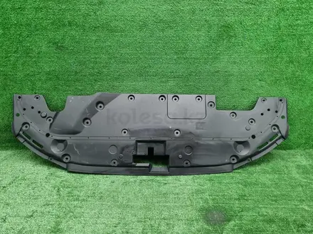 Накладка радиатора верхняя за 1 000 тг. в Астана