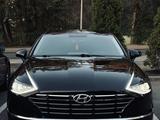 Hyundai Sonata 2022 года за 11 700 000 тг. в Алматы
