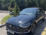 Hyundai Sonata 2022 года за 11 700 000 тг. в Алматы – фото 2