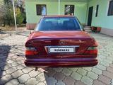 Mercedes-Benz E 200 1994 года за 2 700 000 тг. в Тараз – фото 3