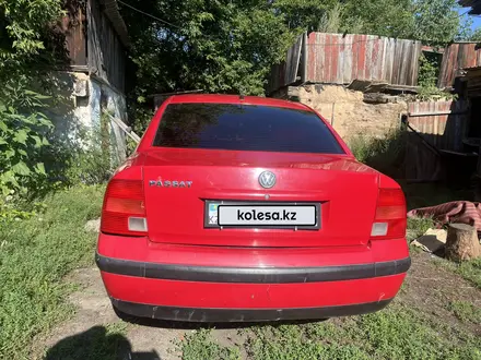 Volkswagen Passat 1997 года за 2 000 000 тг. в Семей – фото 4