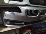 Бампер передний на BMW f10 рестайлинг за 320 000 тг. в Алматы – фото 2