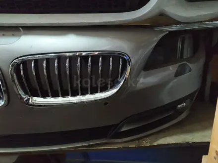 Бампер передний на BMW f10 рестайлинг за 320 000 тг. в Алматы – фото 3
