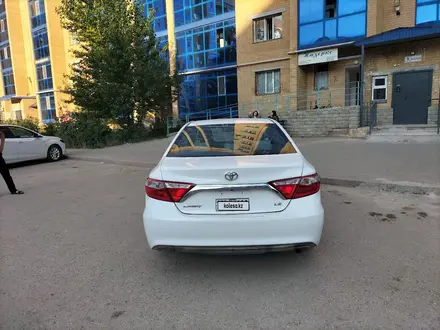 Toyota Camry 2016 года за 6 000 000 тг. в Актобе – фото 2