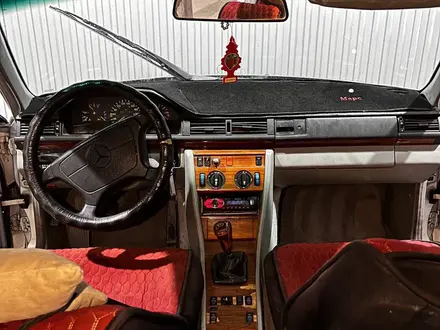 Mercedes-Benz E 200 1991 года за 750 000 тг. в Шымкент – фото 13