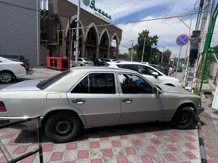 Mercedes-Benz E 200 1991 года за 750 000 тг. в Шымкент – фото 5