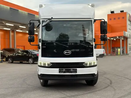 BYD  VAN (T5) 2024 года за 14 400 000 тг. в Алматы