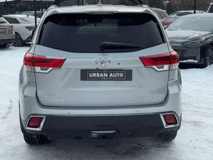 Toyota Highlander 2018 года за 17 300 000 тг. в Алматы – фото 2