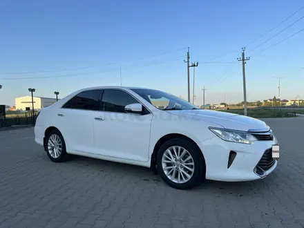 Toyota Camry 2015 года за 11 500 000 тг. в Актобе – фото 3