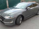 Hyundai Sonata 2020 года за 9 300 000 тг. в Астана – фото 2