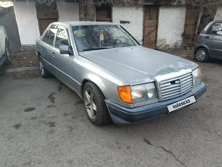 Mercedes-Benz E 260 1992 года за 1 400 000 тг. в Талдыкорган