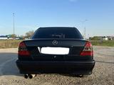 Mercedes-Benz C 180 1998 годаүшін2 900 000 тг. в Актобе – фото 2