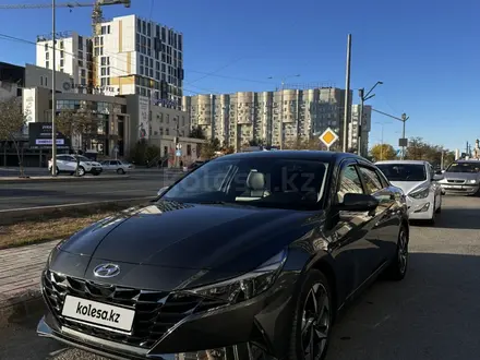 Hyundai Elantra 2022 года за 11 500 000 тг. в Атырау