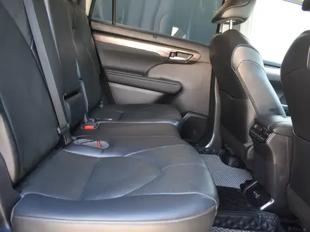Toyota Highlander 2023 года за 29 600 000 тг. в Атырау – фото 15